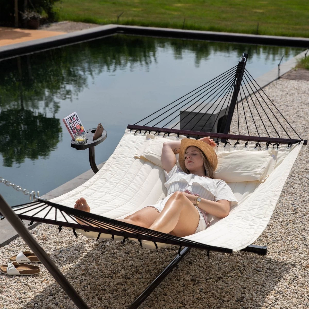 Vita5 Hangmat Met Standaard En Spreidstok – 2 Persoons – Incl. Bekerhouder - Afneembaar Kussen – Uv-bestendig – Beige - Image 12