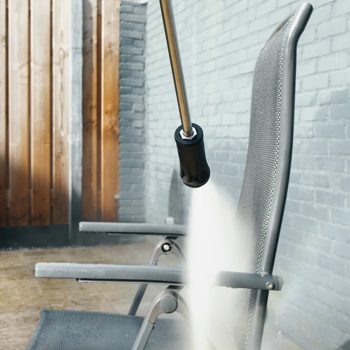 VONROC Hogedrukreiniger V22-1 2200W – 170 Bar – 450 L/h – Incl. 8m Slang, Reinigingsmiddelen Tank, Spuitstukken En Accessoires - Image 5